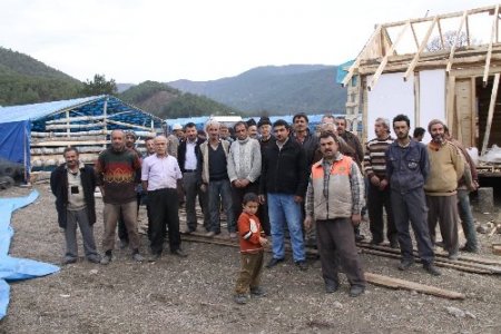 Evleri Baraj Suyu Altında Kalacak Köylüler, Barakalarda Yaşamaya Başladı