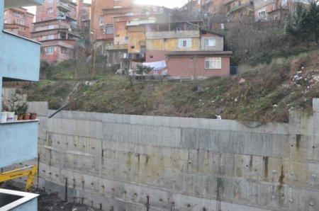 Evleri kayan aileler, ölüm korkusuyla yaşıyor (Özel)