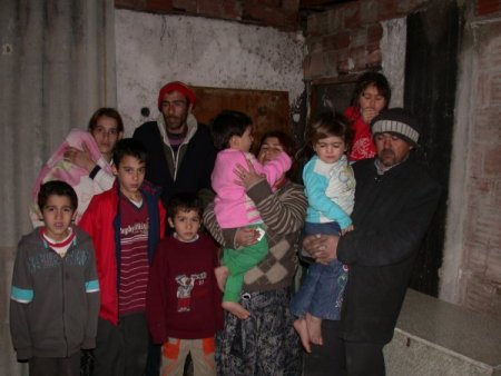 Evleri Yanan İki Aile Yardım Bekliyor