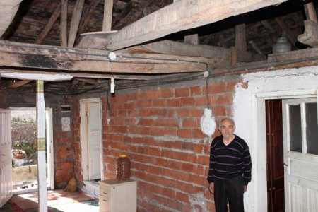 Evleri yıkılma tehlikesi altında