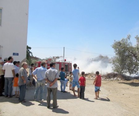 Evlerin Yakınındaki Otlukta Yangın Çıktı