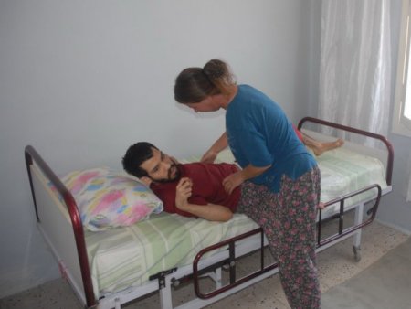 Evlerine Hırsız Giren Aileye Konak Belediyesi Sahip Çıktı