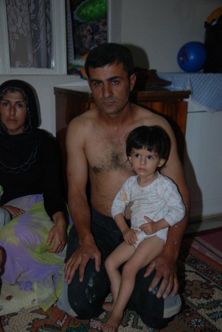 Evlerine Yol Çöken Aile Ölümden Döndü