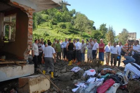 Evlerini 10 Dakika Önce Boşaltınca Ölümden Kurtuldular