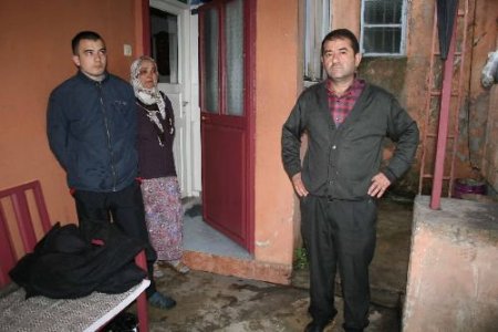 Evlerinin Önü Toprakla Kapatılan Aile, 6 Gündür Zor Günler Yaşıyor