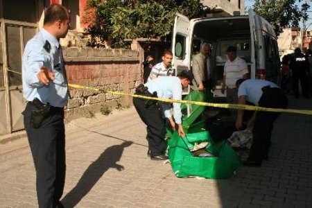 Evlerinin Önünde Oynarken Minibüsün Altında Kaldı