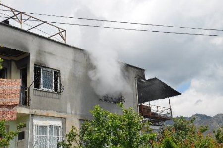 Evlerinin yanmasını gözyaşları içinde izlediler