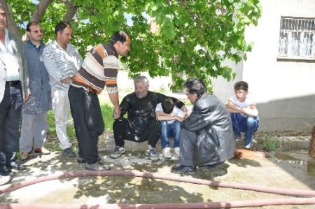 Evlerinin yanmasını gözyaşları içinde izlediler