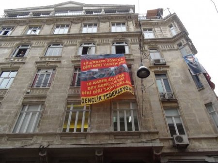 Eylemciler, CHP Beyoğlu İlçe Teşkilatı'nı işgal etti