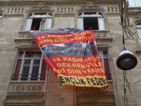 Eylemciler, CHP Beyoğlu İlçe Teşkilatı'nı işgal etti