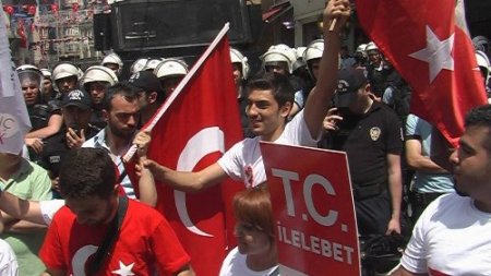 Eylemciler ile polis arasında ‘Taksim’ gerginliği