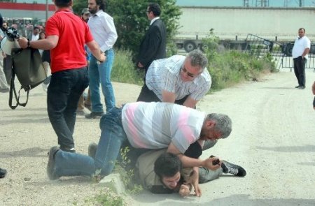 Eylemciler polisle çatıştı, yaralı polisler var