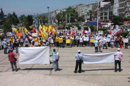 Eylemcilerle polis arasında afiş gerginliği