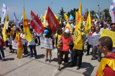 Eylemcilerle polis arasında afiş gerginliği