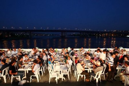 Eyüp Belediyesi 20 Bin Kişiyi İftarda Buluştu