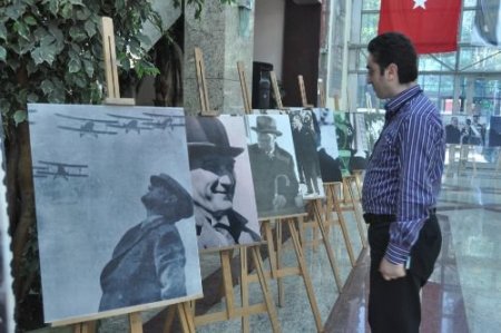 Eyüp Belediyesi'nde Fotoğraflarla Atatürk Sergisi Açıldı