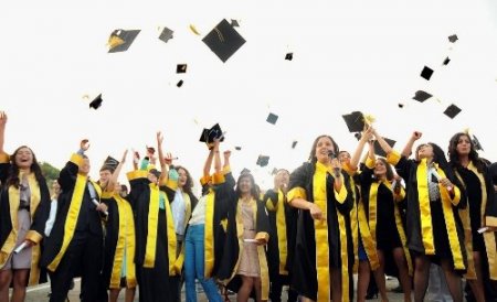 Eyüp Topçu Anadolu Lisesi'nde mezuniyet coşkusu