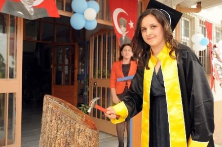 Eyüp Topçu Anadolu Lisesi'nde mezuniyet coşkusu