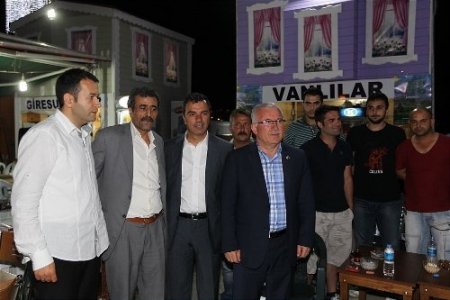 Eyüplüler İkbal Gürpınar’ın şiirleri ile coştu