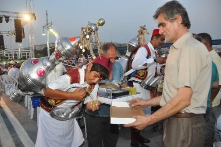 Eyüp'te Musluklardan Su Yerine Şerbet Akıyor