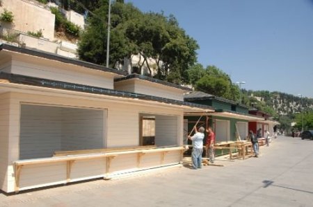 Eyüp'teki Otantik Ahşap Dükkanlar Hizmete Hazır