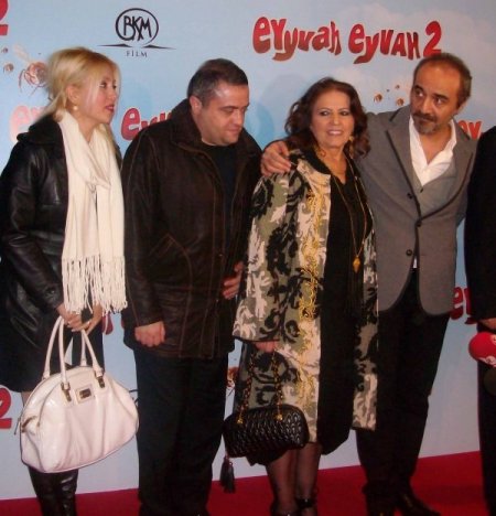 Eyvah Eyvah 2 Filminin Galası Yıldızlar Geçidine Döndü