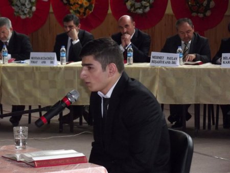 Ezan ve Kuran'ı güzel okumak için yarıştılar