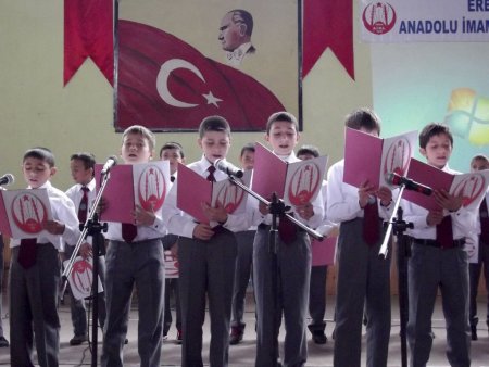 Ezan ve Kuran'ı güzel okumak için yarıştılar