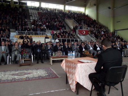 Ezan ve Kuran'ı güzel okumak için yarıştılar