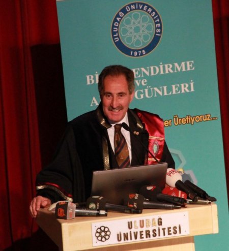 'Fahri profesörlük' unvanı alan Günay: Keşke bu anı annem babam da görseydi