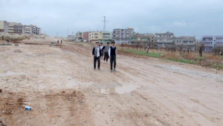 'Fakıbaba öğrencilere kızdı, okul yanındaki çöp konteynerlerini aldı' iddiası