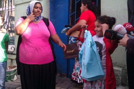 Fakir çocukların bayramlık sevinci