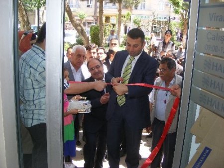 Fakir öğrenciler yararına kermes açıldı