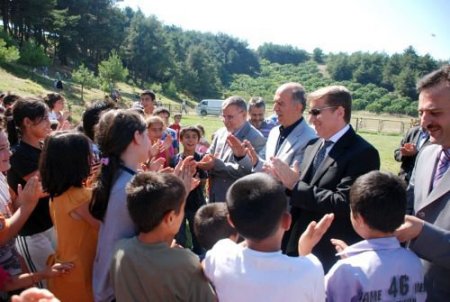 Fakir Ve Muhtaçlara Yardım Derneği 100 Öğrenciye Bisiklet Hediye Etti