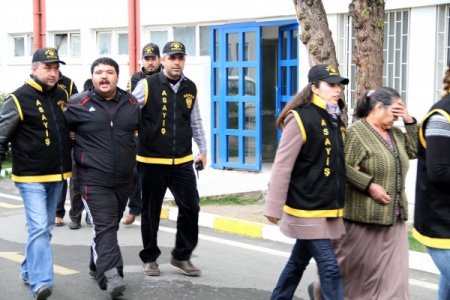 Fal bakma bahanesiyle hırsızlık yapan şahısları araçlarının jantı ele verdi