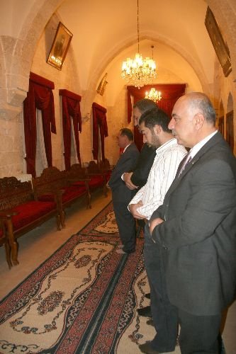 Farklı İki Dinin Mensupları Mardin'deki Bin 600 Yıllık Manastırda Verilen Hoşgörü İftarında Buluştu