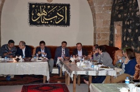 Farklı kültür ve dinlerin temsilcileri semazen gösterisinde buluştu