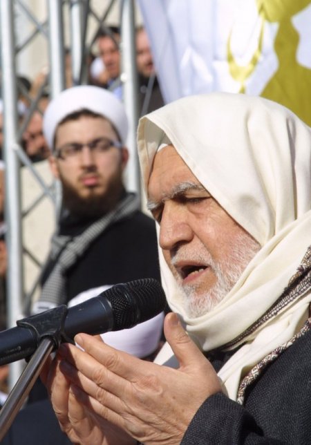 Fatih Camii'nde eller Suriye için açıldı