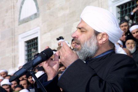 Fatih Camii'nde eller Suriye için açıldı