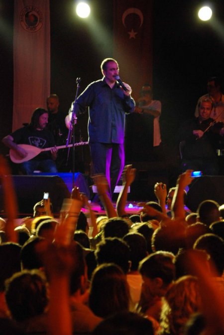 Fatih Kısaparmak, Karayılanlıları Coşturdu