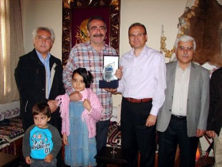 Fatih Kısaparmak, Öğrenciler Tarafından "en Duyarlı Sanatçı' Seçildi