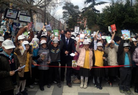 Fatih Koleji öğrencilerinden 'okuma eylemi'