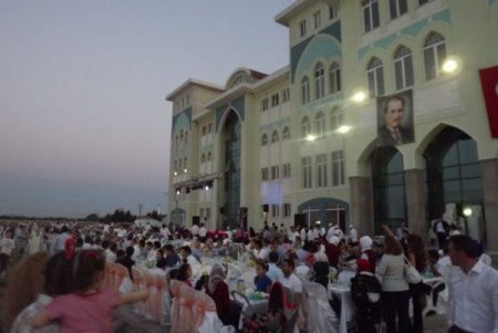 Fatih Koleji Velileri Reha Yeprem İle İftarda Buluştu