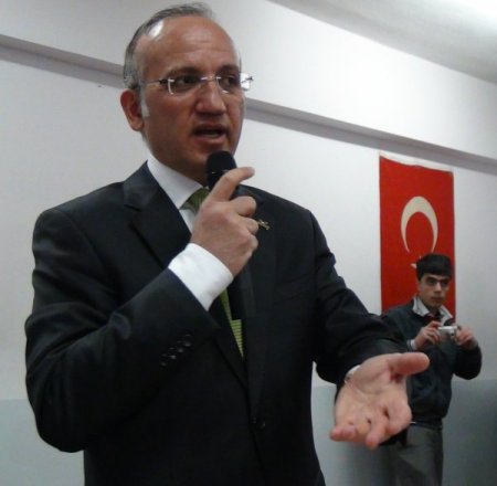 Fatih Projesi kapsamında Bitlisli öğrencilere tablet dağıtıldı