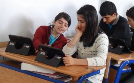 Fatih Projesi kapsamında Bitlisli öğrencilere tablet dağıtıldı