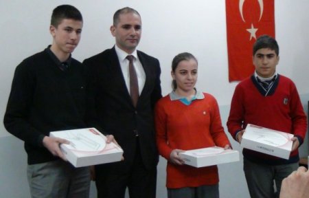 Fatih Projesi kapsamında Bitlisli öğrencilere tablet dağıtıldı