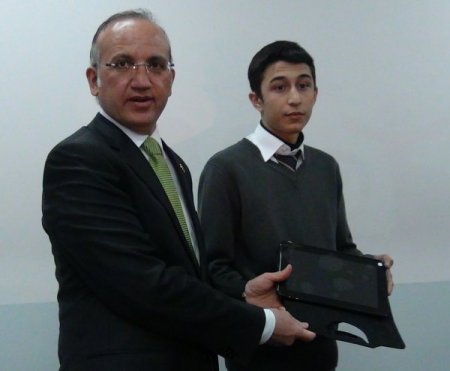 Fatih Projesi kapsamında Bitlisli öğrencilere tablet dağıtıldı