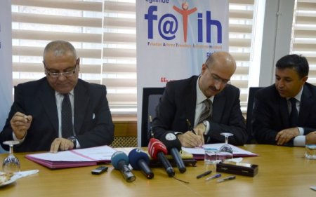 FATİH Projesi'nde tabletler için imzalar atıldı