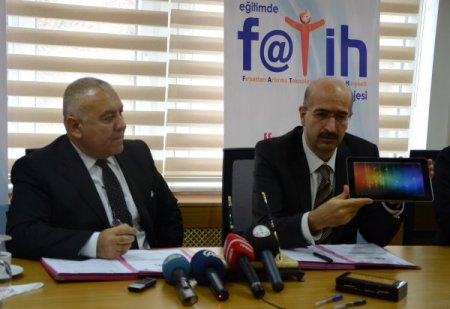 FATİH Projesi'nde tabletler için imzalar atıldı