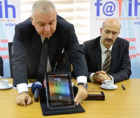 FATİH Projesi'nde tabletler için imzalar atıldı